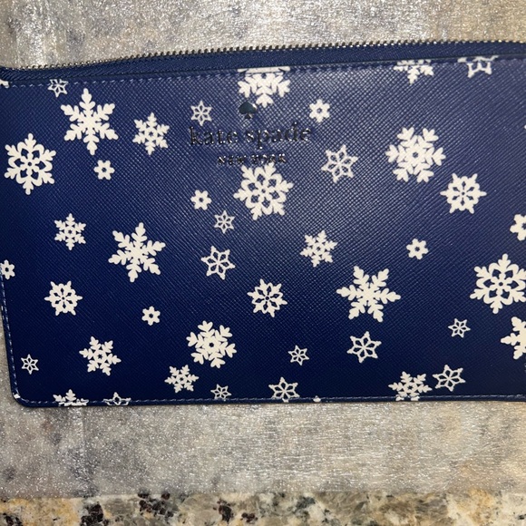 Kate Spade Staci Medium L Zip Wristlet Snowflake Toss (still in plastic) lzp - Picture 10 of 16